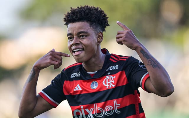 Atacante do Flamengo celebra goleada sobre o Santos e exalta preparação para jogos do Brasileirão Feminino