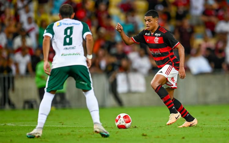 Clube português acerta compra de volante do Flamengo