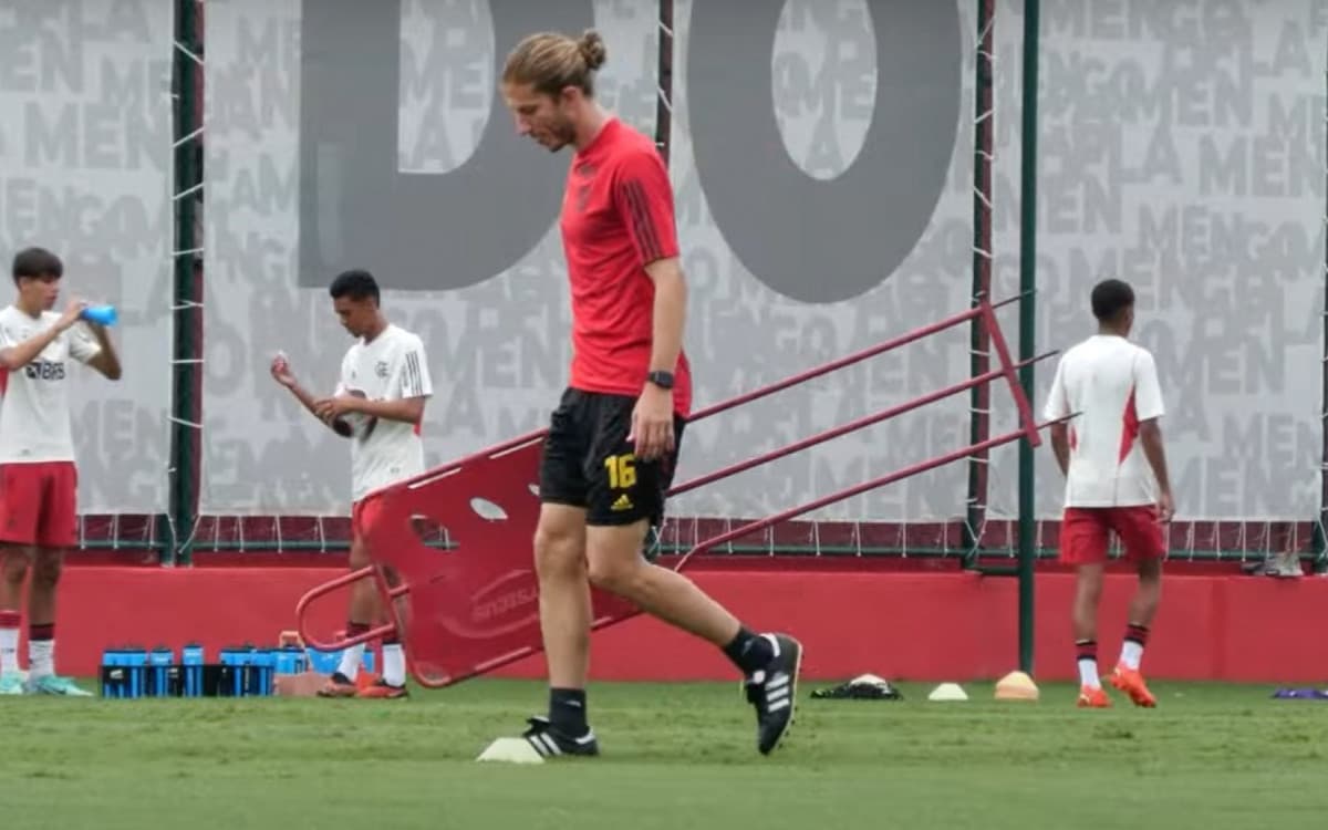 Flamengo promove Filipe Luís a técnico do sub-20 após saída de Mário Jorge