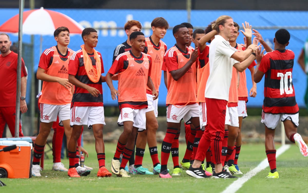 Filipe Luís tem semana decisiva para o primeiro título com o sub-17 do Flamengo