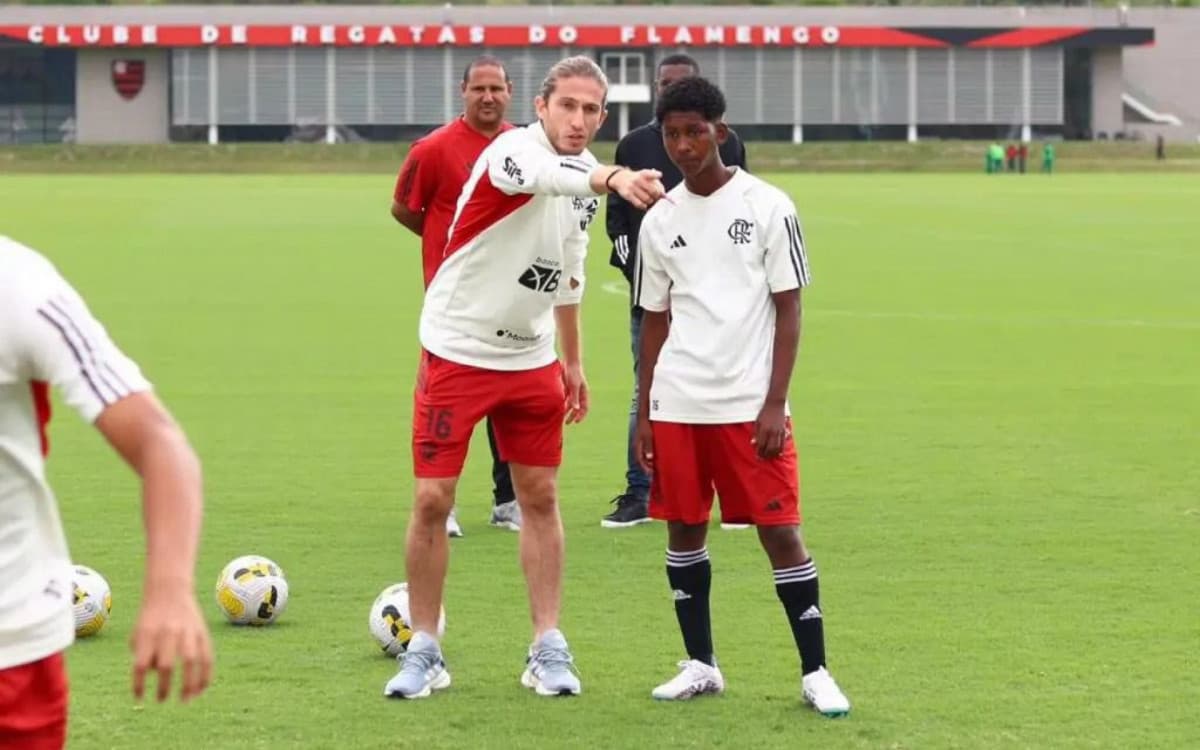 Ídolo do Flamengo, Filipe Luís fala sobre início como treinador: 'Viciado em trabalhar'