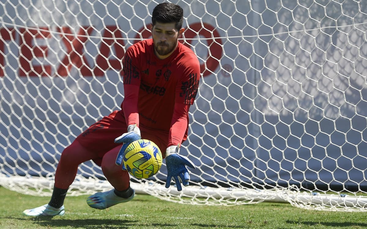 'Vamos jogar o clássico como tem que ser jogado', diz Rossi antes de jogo contra o Vasco