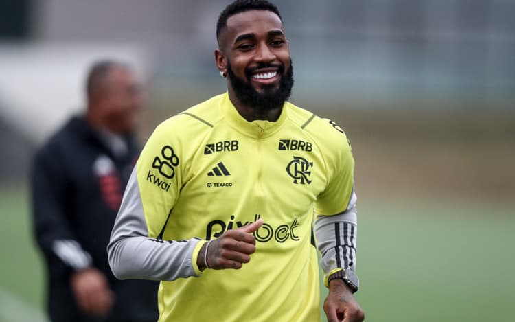 Apesar do empate, Gerson amplia aproveitamento em clássicos contra o Vasco