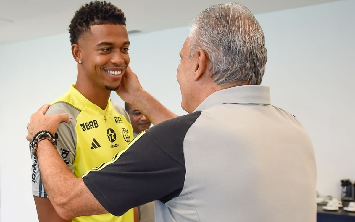 Carlinhos não será relacionado pelo Flamengo para o clássico com o Vasco