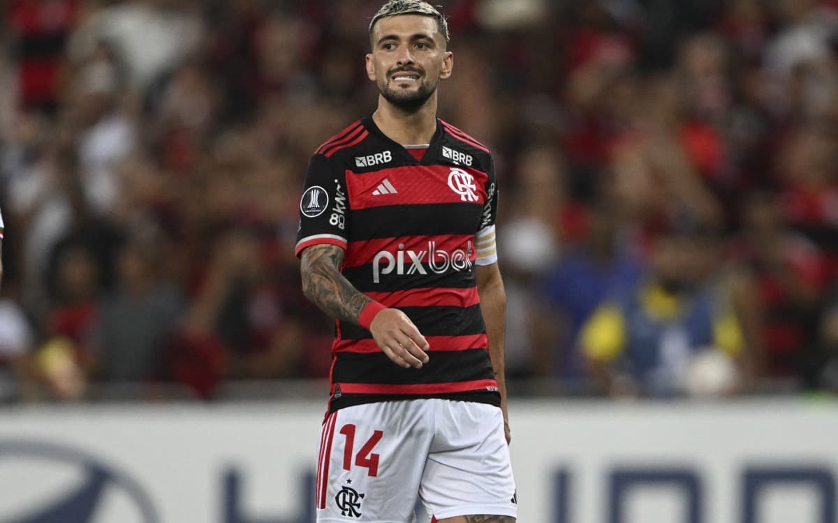 Arrascaeta volta ao time titular do Flamengo para enfrentar o Bolívar