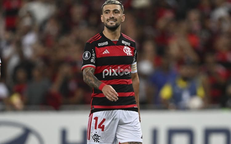 Arrascaeta volta ao time titular do Flamengo para enfrentar o Bolívar