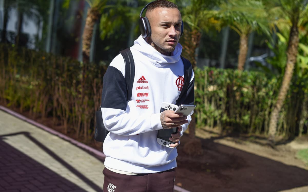 Arrascaeta e Cebolinha viajam com o Flamengo, mas só retornarão contra o Palestino