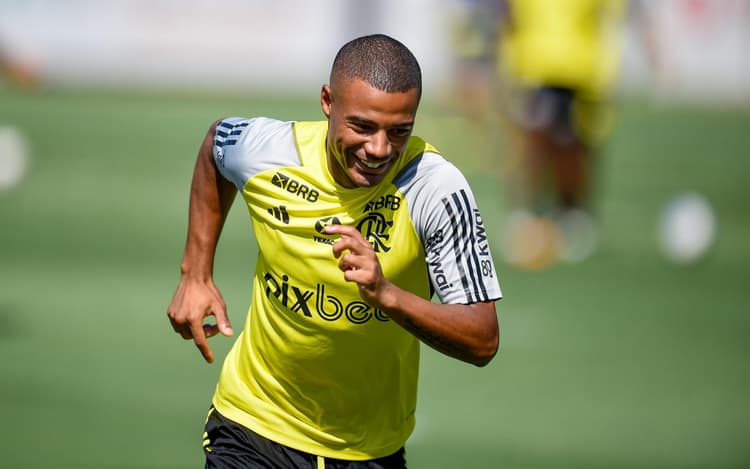 De La Cruz e Viña participam de último treino do Flamengo antes de viagem a São Paulo