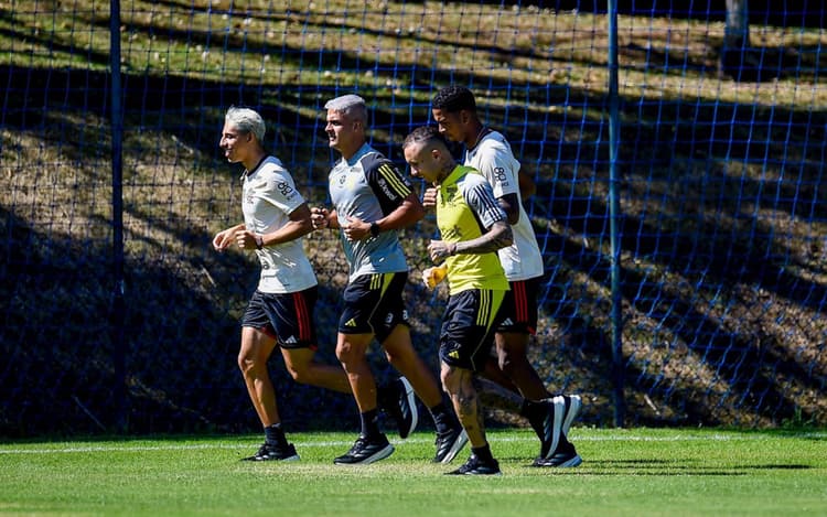 Desfalques do Flamengo contra o Bragantino, Arrascaeta e Cebolinha treinam em Atibaia