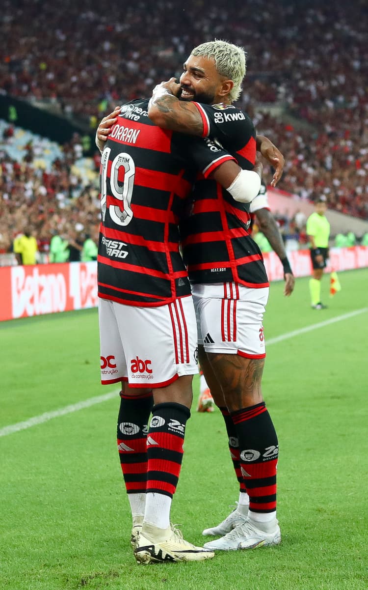 Flamengo volta a fazer dois gols após seis jogos e interrompe sequência ruim