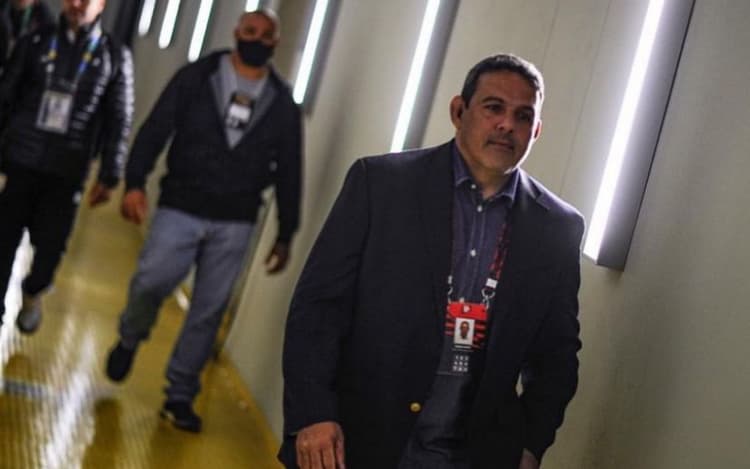 Em queda de braço com Braz, Cacau Cotta anuncia afastamento do futebol do Flamengo