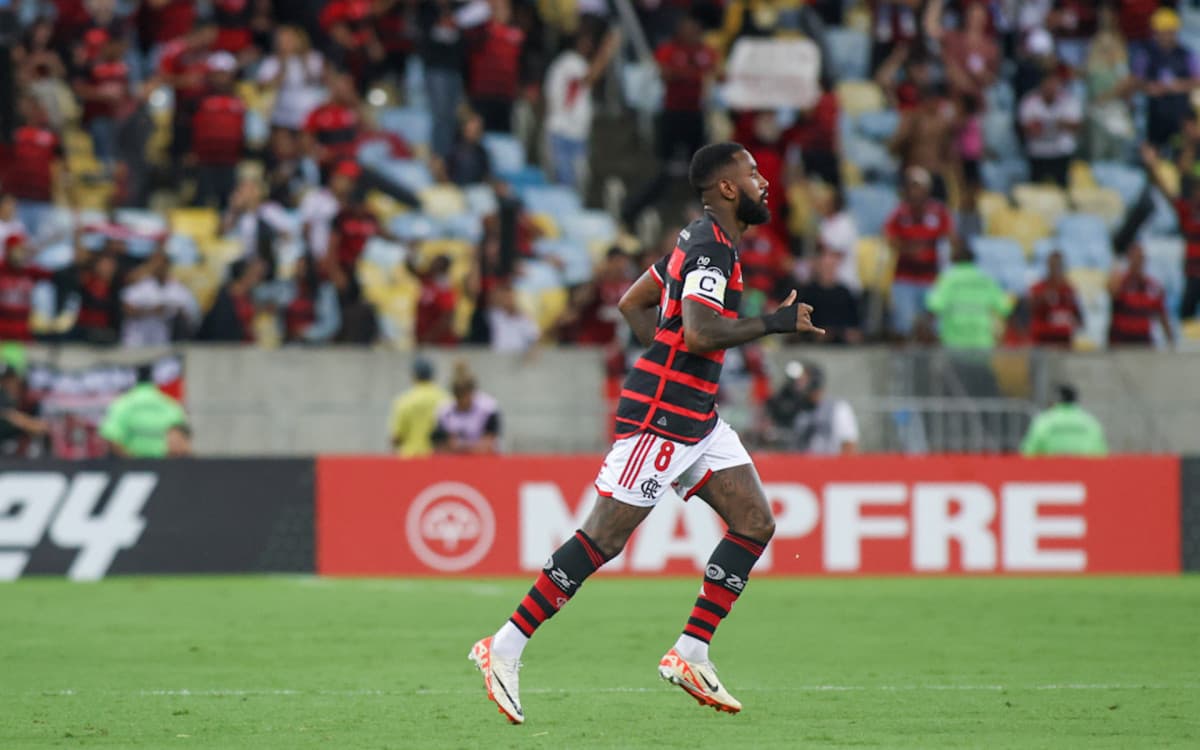 Bastidores: Gerson inflama vestiário do Flamengo antes de goleada sobre o Vasco