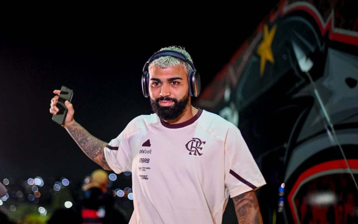 Torcida do Flamengo protesta contra Gabigol em Manaus: 'Não somos fãs de canalhas'