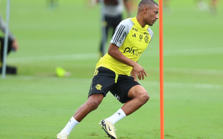 Flamengo tenta recuperar De la Cruz para Libertadores