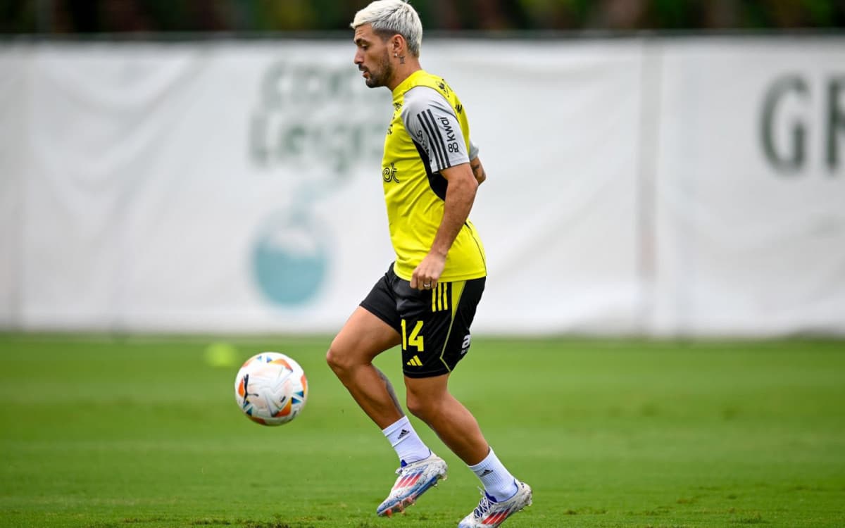 Arrascaeta se aproxima de Gabigol como jogador do elenco com mais jogos pelo Flamengo
