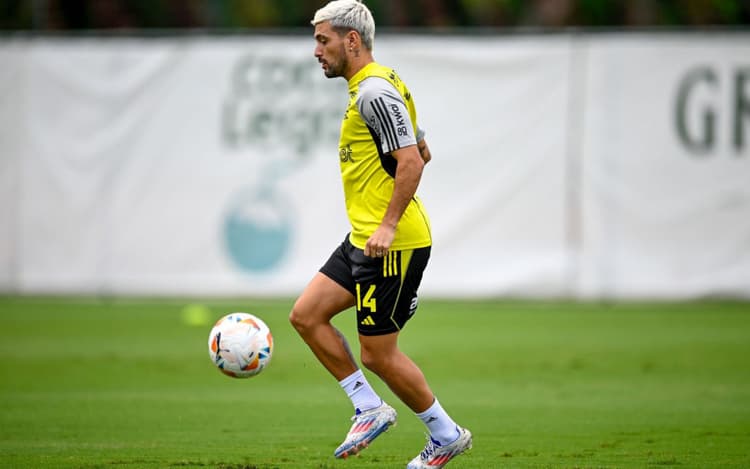 Arrascaeta e Gabigol voltam a treinar, mas De La Cruz ainda é desfalque