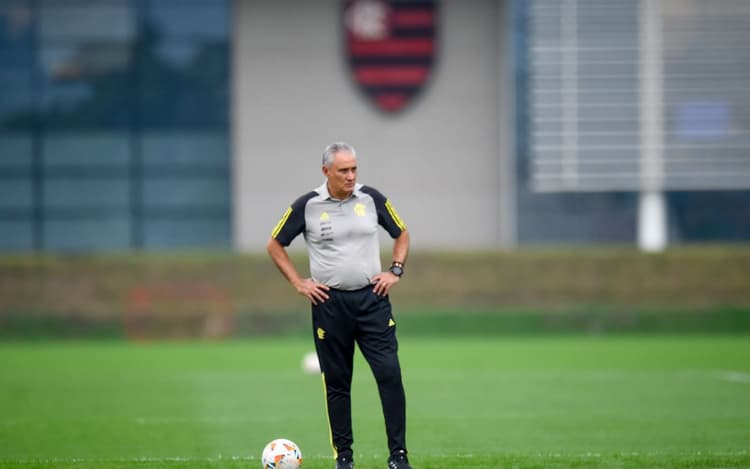 Flamengo completa 13 temporadas seguidas com troca de técnico