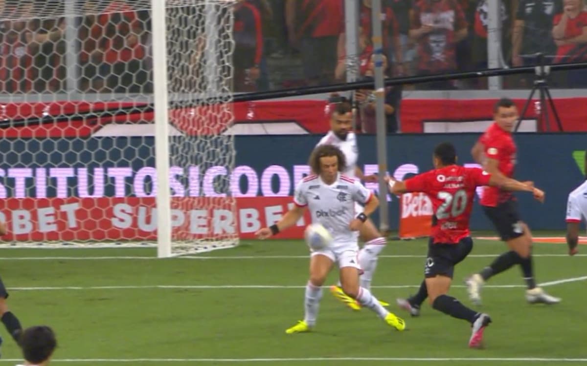 Veja análise do VAR em gol anulado e pênalti contra o Flamengo