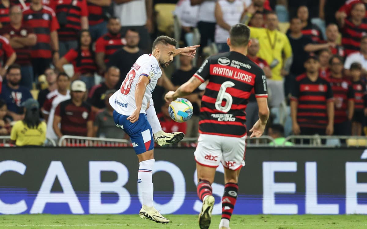 Everton Ribeiro agradece à torcida do Flamengo por homenagens: 'Nunca esquecerei'