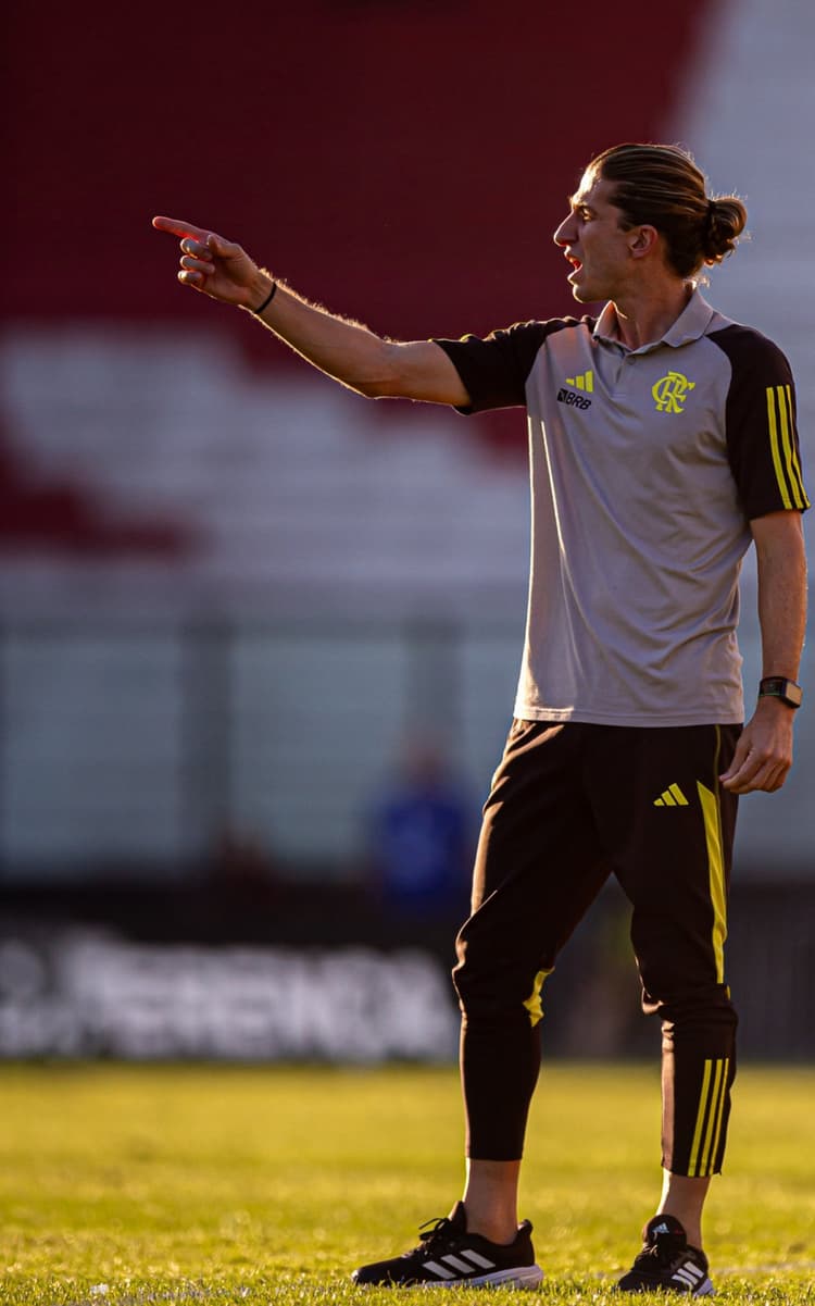Filipe Luís exalta Alex Sandro e elogia janela do Flamengo: 'Magnífica'