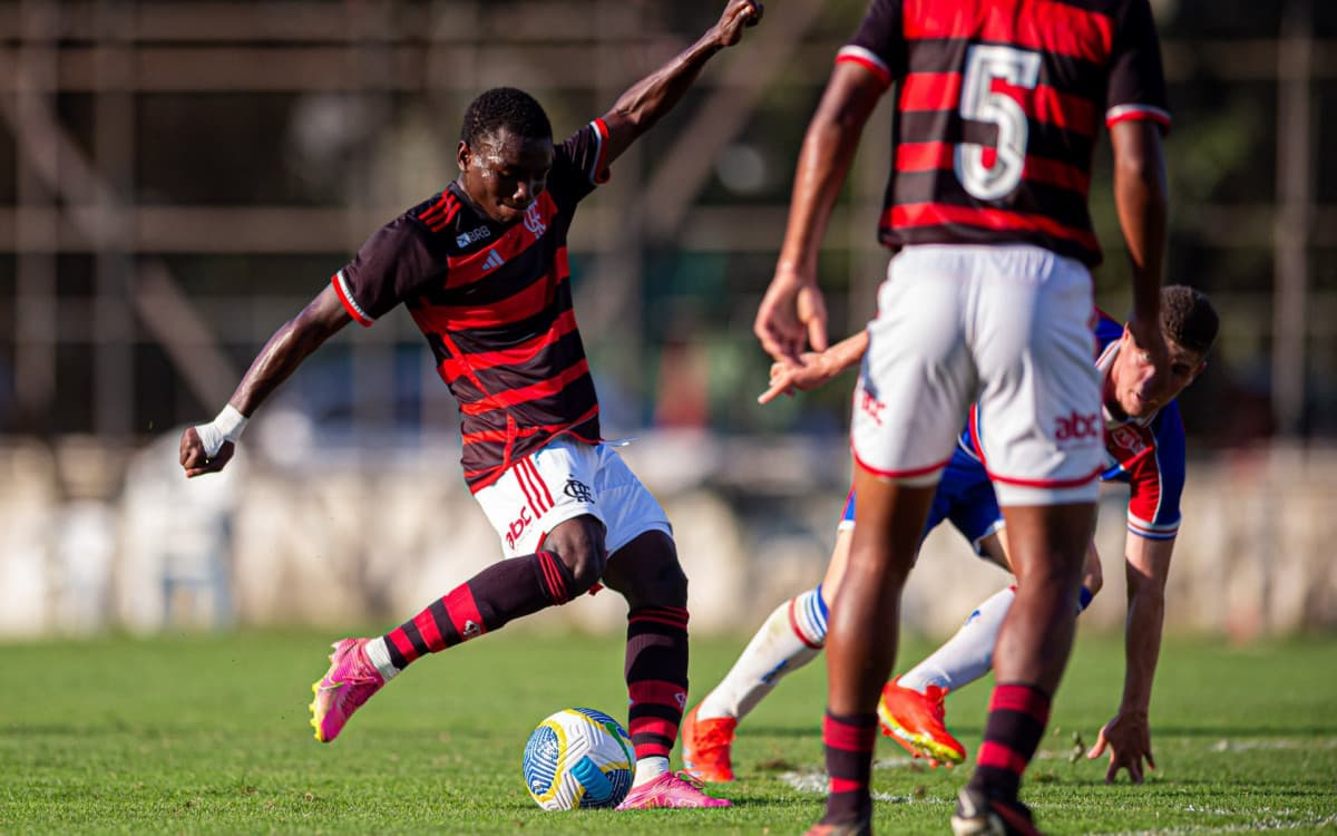 Filipe Luís estreia com derrota no sub-20 do Flamengo