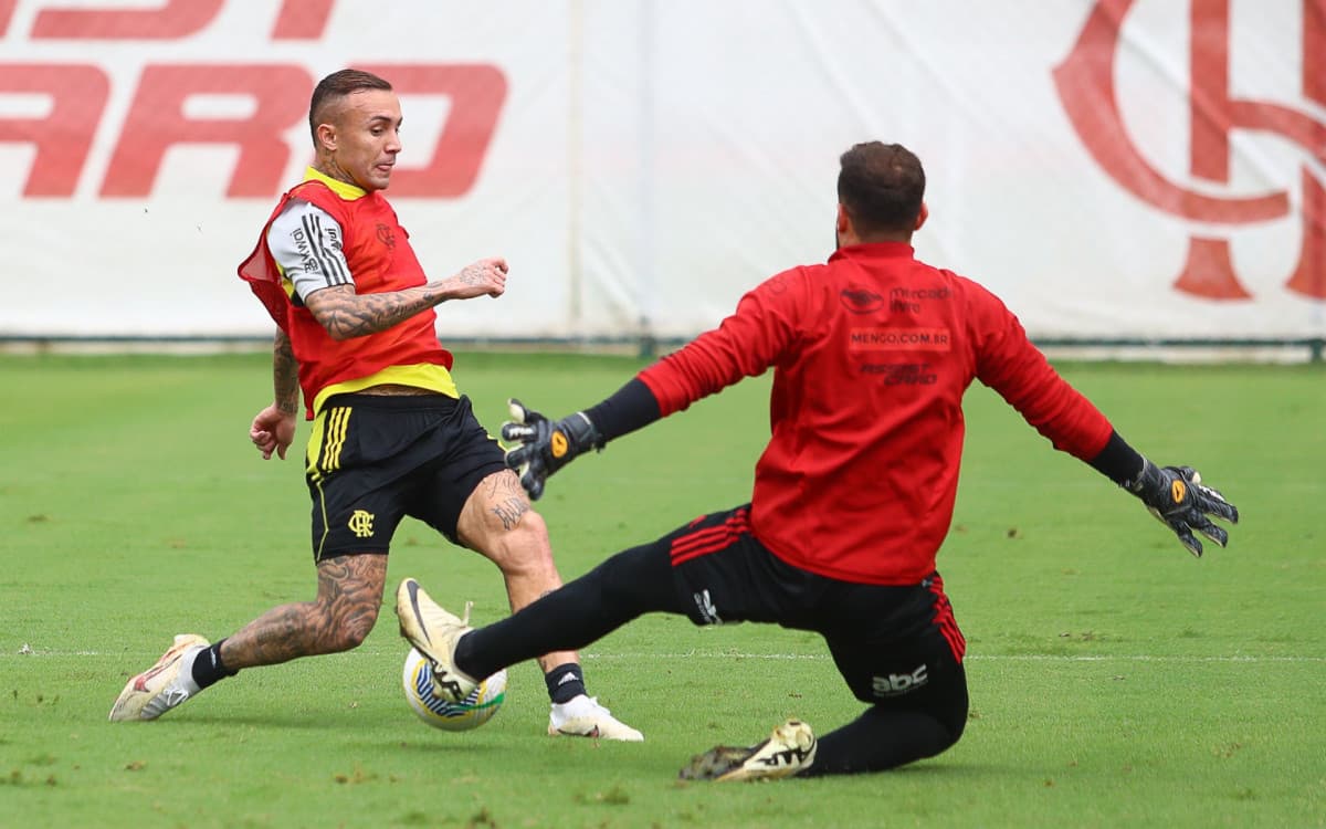 Everton Cebolinha participa de treino e se aproxima de retorno no Flamengo