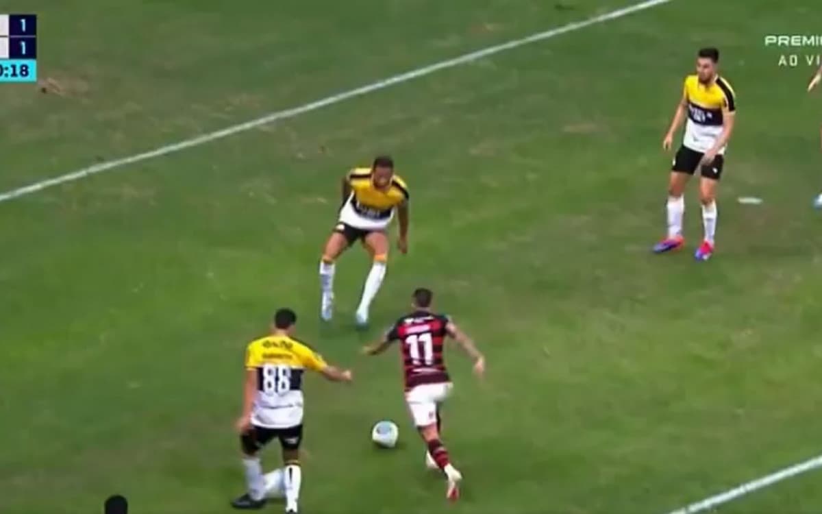 Barreto, do Criciúma, explica pênalti inusitado no duelo com o Flamengo: 'Foi instinto'