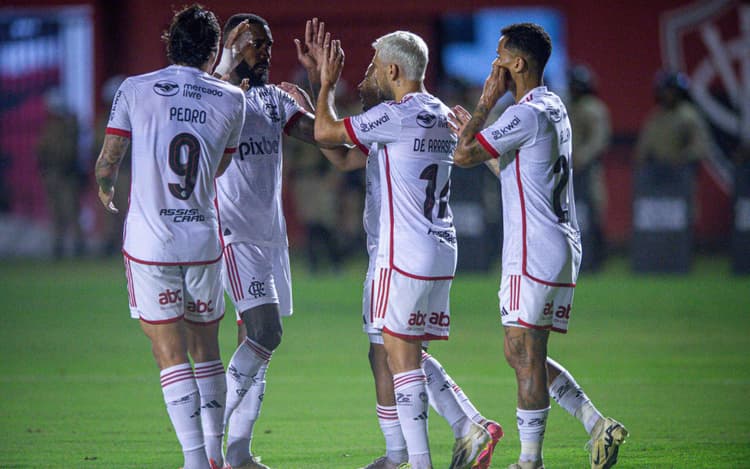 Tite exalta vitória do Flamengo e reclama novamente de calendário: 'Diminuam os estaduais'