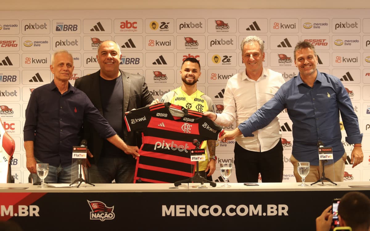 Apresentado pelo Flamengo, Michael exalta passagem na Arábia: 'Zerei a vida'