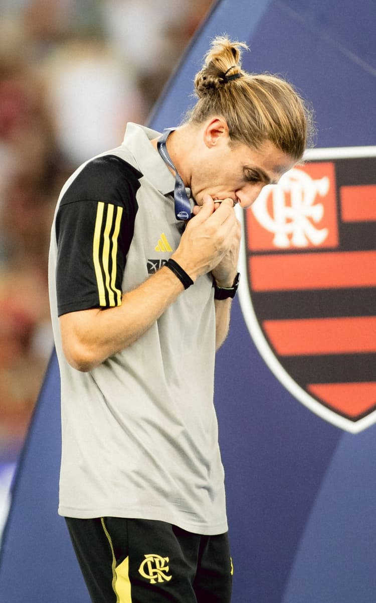 Torcedores do Flamengo desejam boa sorte ao interino Filipe Luís nas redes