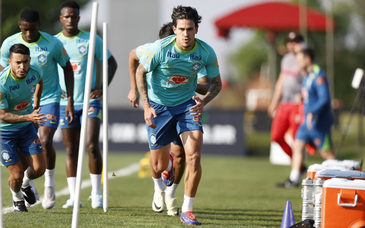 Pedro rompe ligamento do joelho, é cortado da Seleção e preocupa Flamengo