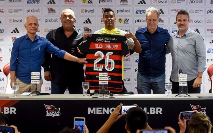 Alex Sandro vira esperança do Flamengo para corrigir problemas defensivos