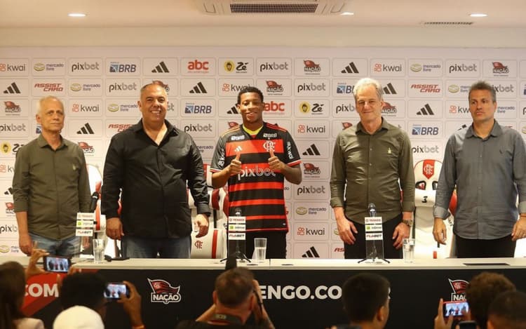 Postura de Plata em negociação rende elogios de dirigentes do Flamengo