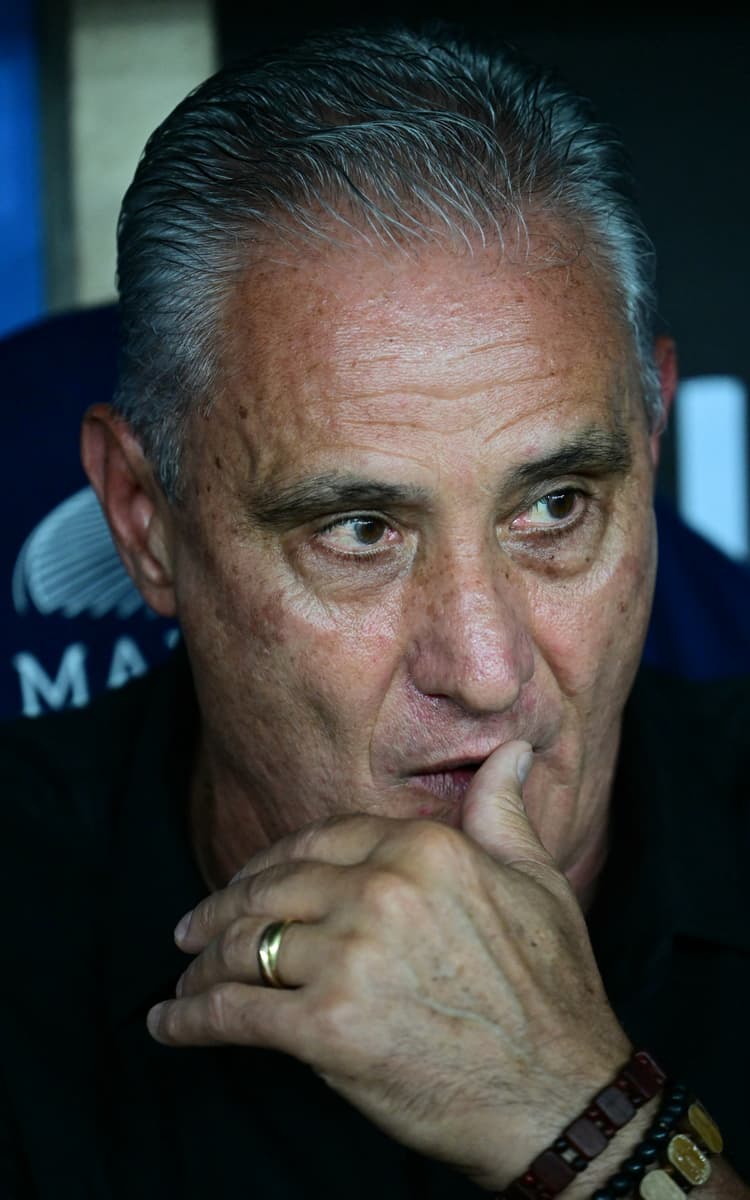 Libertadores: torcida do Flamengo hostiliza Tite em jogo contra o Peñarol