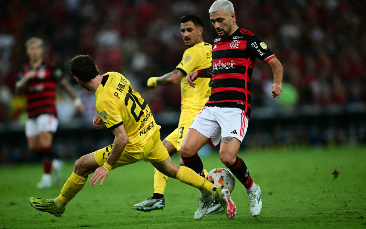 Flamengo perde para o Peñarol no Maracanã e se complica na Libertadores