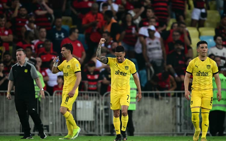 Autor do gol do Peñarol sobre o Flamengo avalia cera no Maracanã: 'Faz parte'