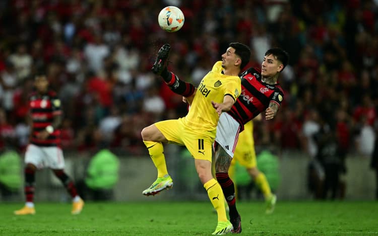 Flamengo x Peñarol: saiba o que disse o VAR sobre lances de mão dentro da área