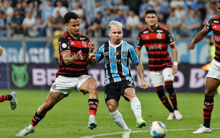 Flamengo joga bem com reservas, mas perde para o Grêmio pelo Brasileirão