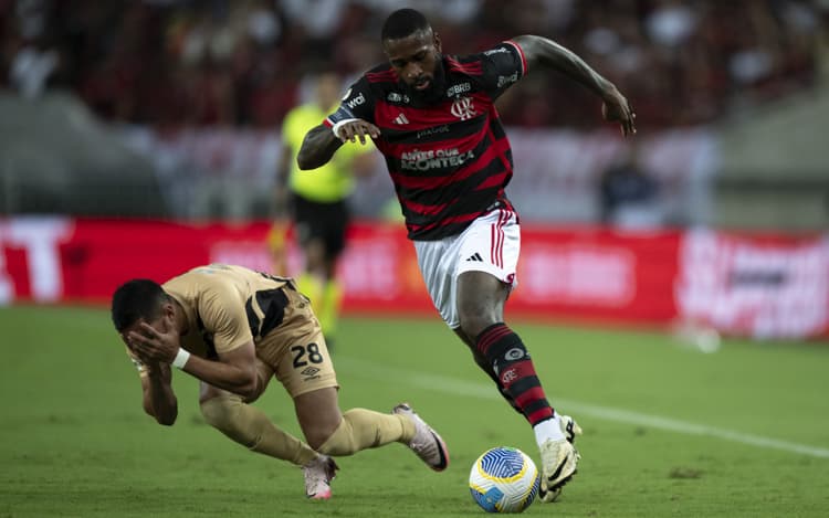 Gerson marca no fim, garante vitória do Flamengo sobre o Athletico-PR e ameniza pressão