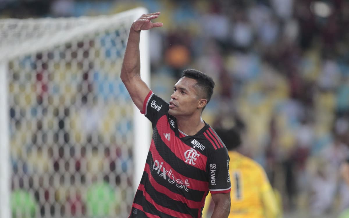 Alex Sandro explica decisão de finalizar em gol do Flamengo