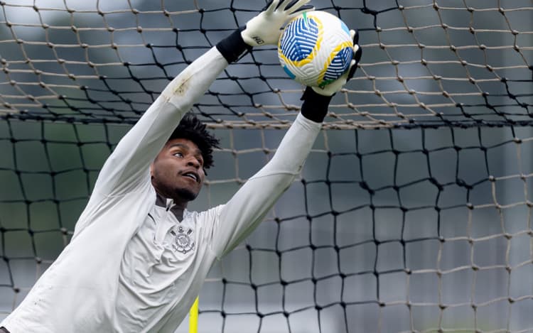 Flamengo recebe nova multa do Corinthians por escalação de Hugo Souza