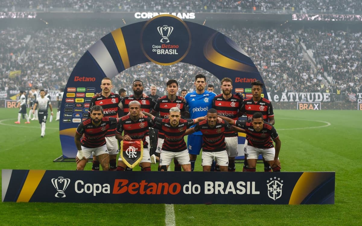 Titular do Flamengo atrai representantes de gigante europeu ao estádio do Corinthians