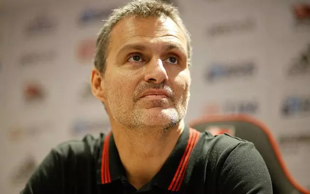 Diretor do Flamengo cita indiretamente Textor e questiona arbitragem