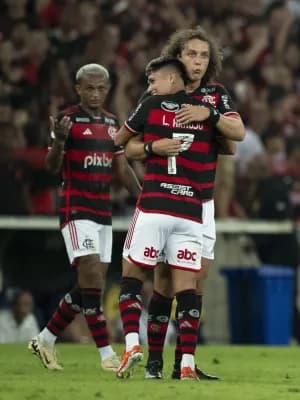 Com Neymar na torcida, Flamengo vence o Grêmio e volta à liderança