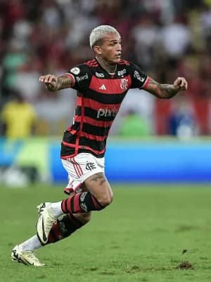 Flamengo anuncia renovação de Wesley até o fim de 2028