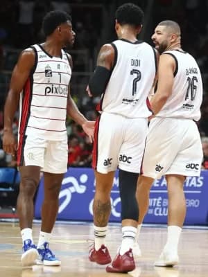 Por que Flamengo jogou no futebol e no basquete com intervalo de 3 minutos