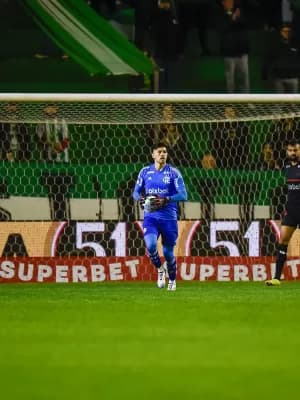 Rossi é destaque, mas time do Flamengo vai mal; veja as notas da derrota