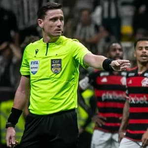 Pênaltis e expulsão: CBF divulga áudios do VAR de Atlético-MG e Flamengo
