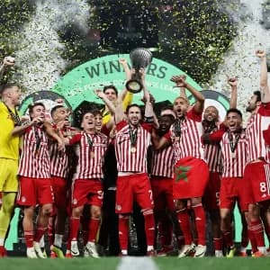 Com Rodinei titular, Olympiacos bate Fiorentina e vence Conference League