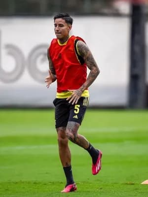 Pulgar viaja e Tite testa Flamengo sem Lorran; veja provável escalação